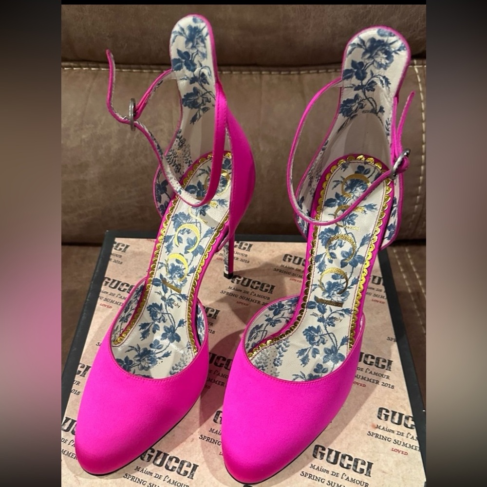 Gucci Satin Daisy Fuschia Pumps